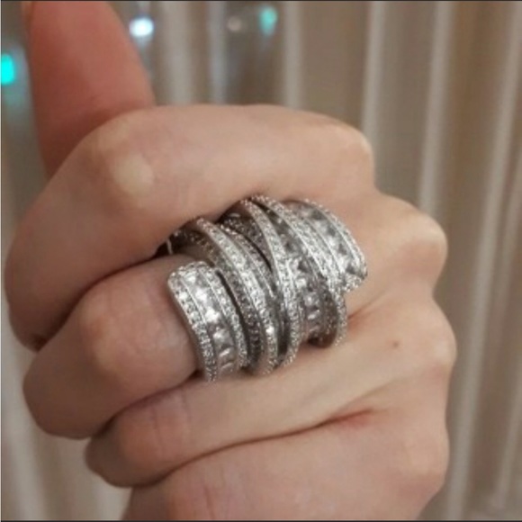 New Luxury Simulated Diamonds Platinum Plated Ring - Picture 5 of 5